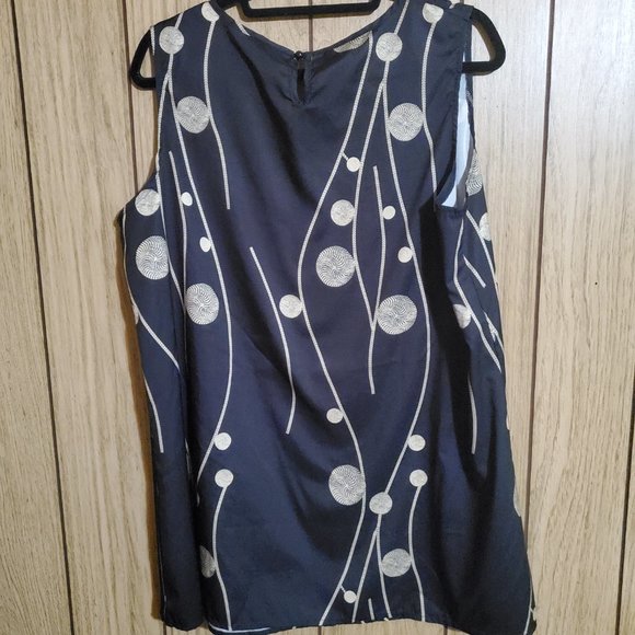 BLACK & GOLD DESIGN SILKY POLYESTER TOP SIZE XL - Picture 2 of 2